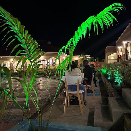 Minjz Palm Beach Hotel Kalangala Ngoại thất bức ảnh